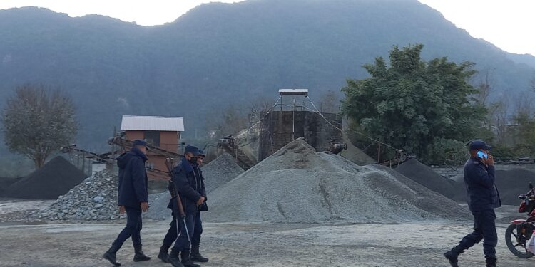 अबैधा क्रसरमा लगाईयो ताला, उपस्थित रहेनन् जनप्रतिनिधि