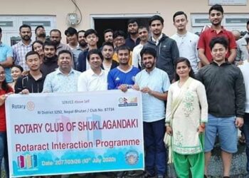 रोट्रयाक क्लबले विद्यार्थीलाई मासिक एक हजार दिने