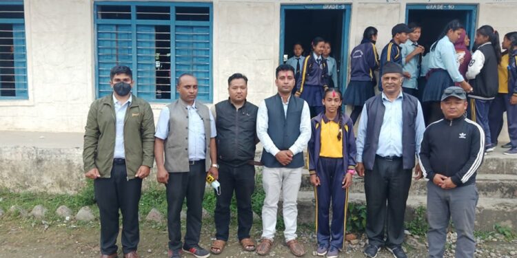 जन्मदिनमा वडाध्यक्षले लिए विद्यार्थीको पढाउने जिम्म