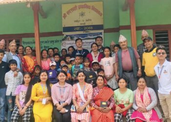 लियो क्लबद्धारा विद्यार्थीलाई शैक्षिक सामग्री हस्तान्तरण