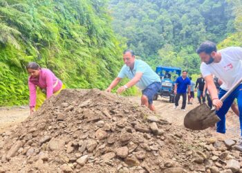 वाइसिएलको श्रमदानमा सडक मर्मत