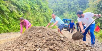 वाइसिएलको श्रमदानमा सडक मर्मत