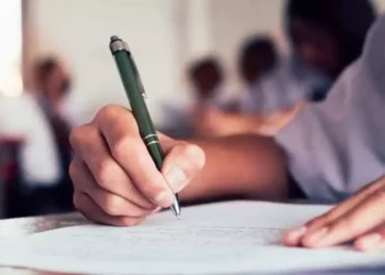 स्नातक तहको प्रश्नपत्र अब अंग्रेजी र नेपाली दुवै भाषामा
