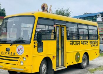 पूर्व मन्त्री पाैडेलकाे पहलमा विद्यालयलाई बस