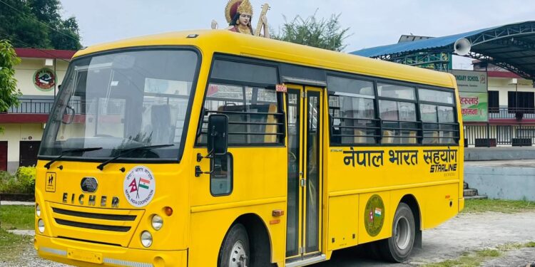 पूर्व मन्त्री पाैडेलकाे पहलमा विद्यालयलाई बस