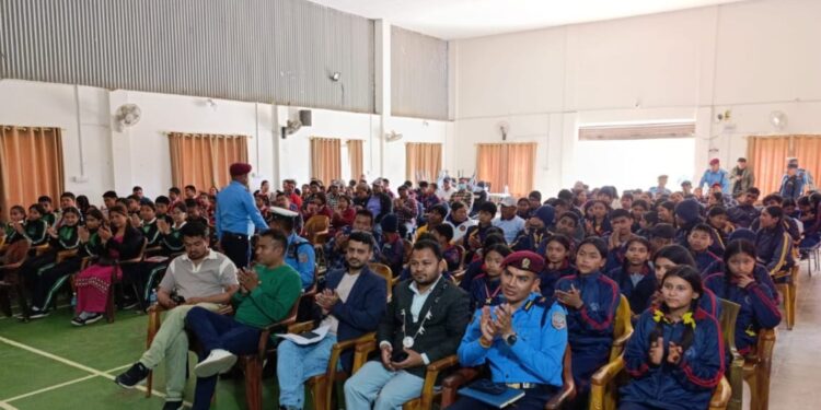 चालक, सहचालक र विद्यार्थीलाई ट्राफिक सचेतना