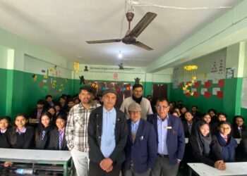 ई.न्याैपानेद्वारा स्मार्ट बाेर्ड हस्तान्तरण