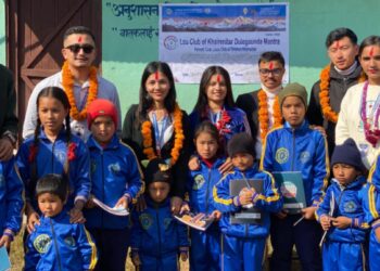 लियाे क्लबद्वारा विद्यार्थीलाई ट्रयाकसुट वितरण