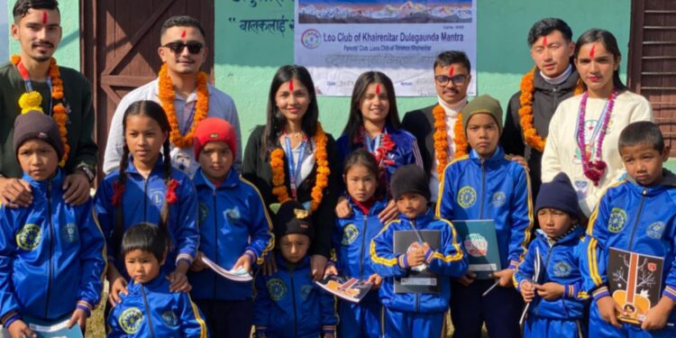 लियाे क्लबद्वारा विद्यार्थीलाई ट्रयाकसुट वितरण