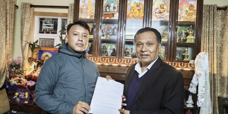 मन्त्री घिसिङलाई गुरूङकाे ध्यानाकर्षण पत्र