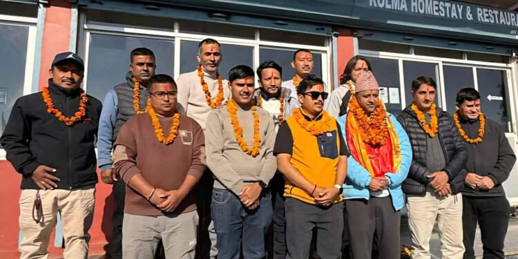 माेबाइल तथा इलेक्ट्रोनिक संघमा पाैडेल