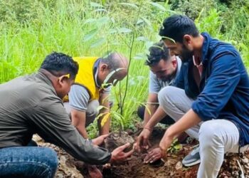 खानेपानी मुहानमा वृक्षारोपण तथा गोडमेल