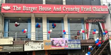 बर्गर हाउसको ओपनिङमा स्पर्श ब्याण्डको प्रस्तुति