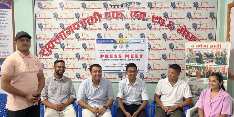 लियो क्लबले ब्याडमिन्टन प्रतियोगिता गर्दै