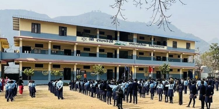 विद्यार्थीकाे स्वास्थ्य परिक्षण गरिने