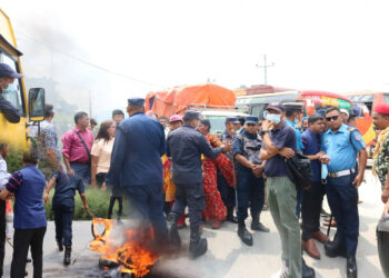 न्याय माग्दै राजमार्ग अबरुद्ध