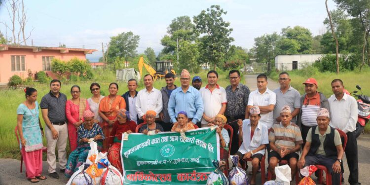 बार्षिकोत्सवको अवसरमा वृद्धाश्रममा खाद्यान्न सहयोग
