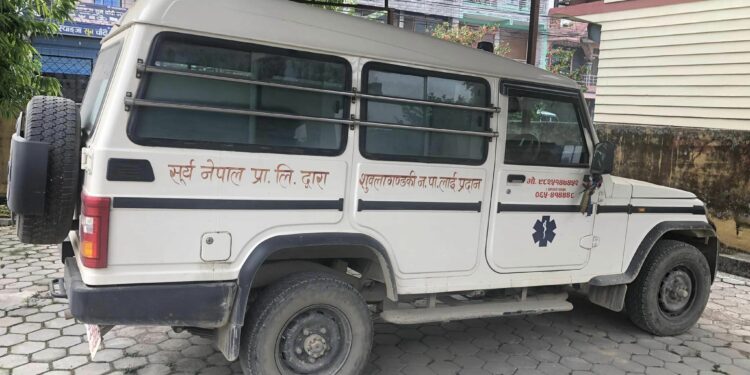 एम्बुलेन्स सेवाबाट बर्षभरिमा नगरलाई १३१८ फाइदा