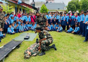 सेनाद्धारा विद्यार्थीलाई विपत व्यवस्थापन सम्बन्धी व्यवहारिक सीप प्रशिक्षण