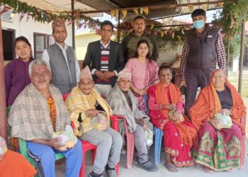 खनालले वृद्धाश्रममा सहयोग गरी जन्मदिन मनाए