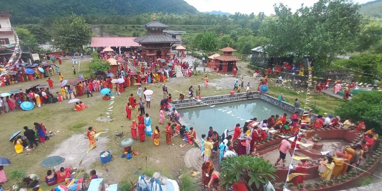 साउनको अन्तिम सोमवार शिवालयमा दर्शनार्थीको घुइँचो