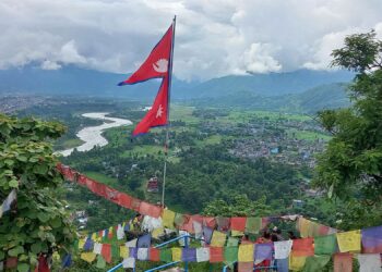 एक्लेडाडाँमा रहेको जीर्ण नेपालको झण्डा फेरीयो