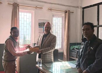 प्रधानमन्त्रीलाई तनहुँबाट विप्लबको ज्ञापन पत्र