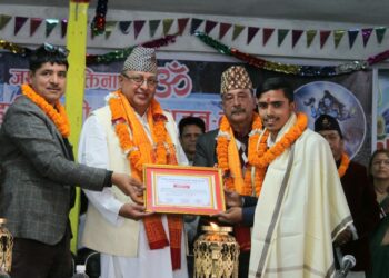 शुक्ला न्यूजकर्मी खरेल सम्मानित