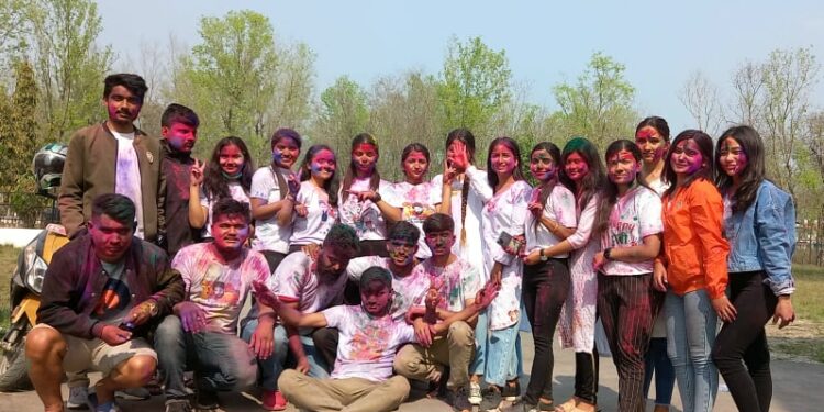 हर्षोल्लासका साथ मनाईयो होली