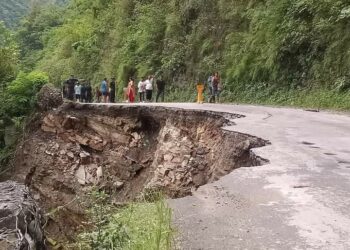 सडक भाँसिदा सवारी आवतजावत अबरुद्ध