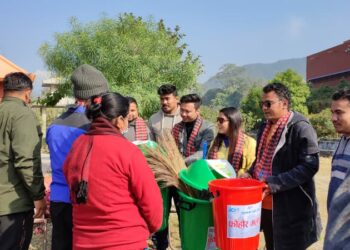 जेसिजद्धारा च्यवनधामलाई डस्टविन वितरण