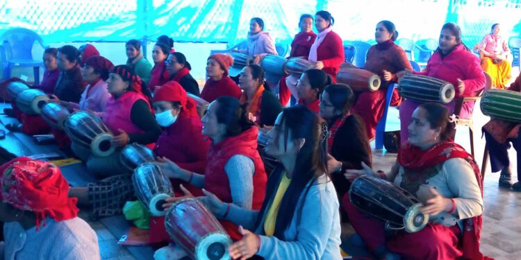 मादल प्रयोगलाई जोड दिदै महिलाहरु