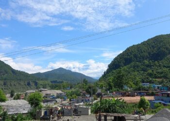 भुमिहिनलाई निस्सा वितरण गर्दै नगरपालिका