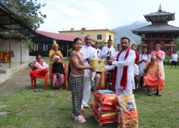 योग दिवसको अवसरमा वृद्धाश्रममा खाद्यान्न सहयोग