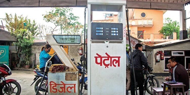 घट्यो पेट्रोलको मूल्य