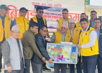 लायन्सद्धारा पञ्चमुनीलाई ‘भेन्डिङ मेसिन’ हस्तान्तरण