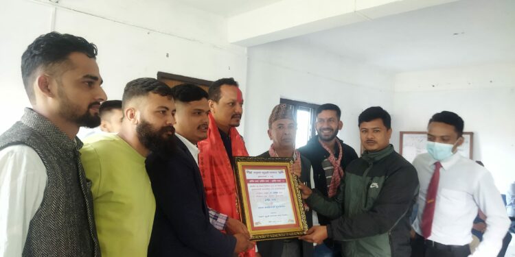 विद्याथीद्धारा उपमेयर राजुलाई बधाई तथा सम्मान