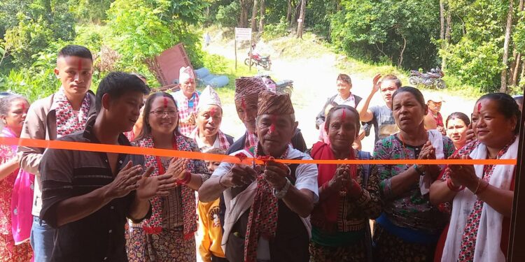 स्थानीयले नै उद्घाटन गरे आमा समुहको भवन