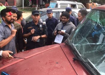 रवि लामिछानेको गाडी तोडफोड