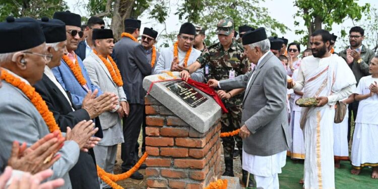 राष्ट्रपतिद्वारा भानु साहित्य उद्यानको शिलान्यास