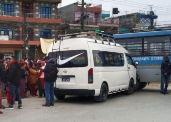 पञ्चमुनिदेव माविको बसलाई माईको बसले दियो ठक्कर