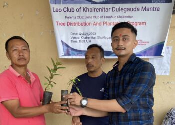 स्थानीयलाइ लियाे क्लबद्वारा बिरुवा वितरण 