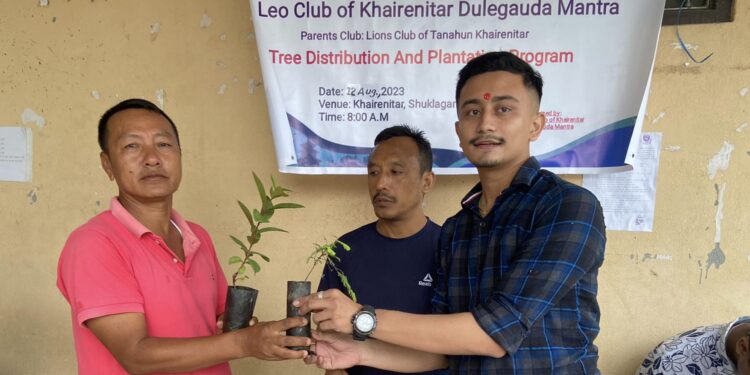 स्थानीयलाइ लियाे क्लबद्वारा बिरुवा वितरण