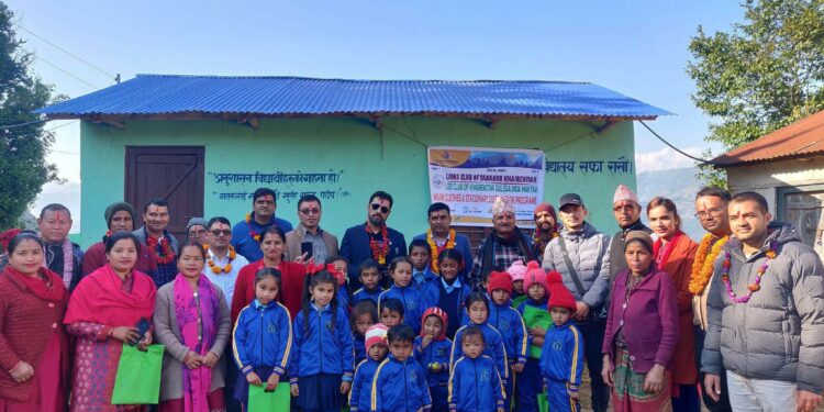 लायन्सद्वारा ग्रामीण क्षेत्रका विद्यार्थीलाई न्यानाे कपडा