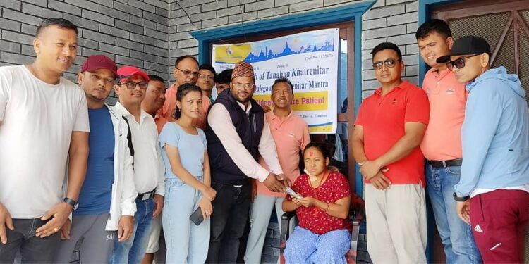 लायन्स क्लबद्धारा मृगौला पिडितलाई सहयोग