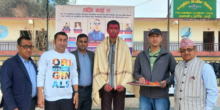 समिर अहमदलाई विद्यालयले गर्यो सम्मान