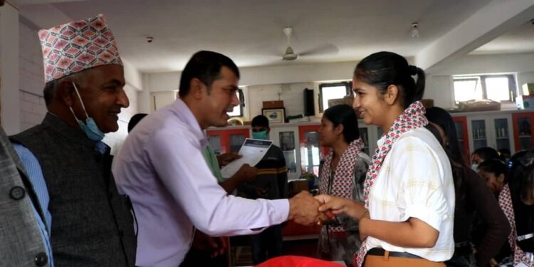 एसईईमा उत्तिर्ण विद्यार्थीलाई सम्मान