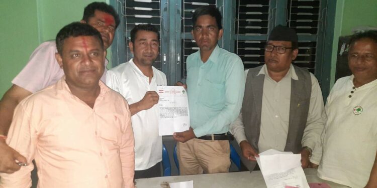 सन्तोषले लिए वडाध्यक्षबाट उम्मेद्वारी र्फिता