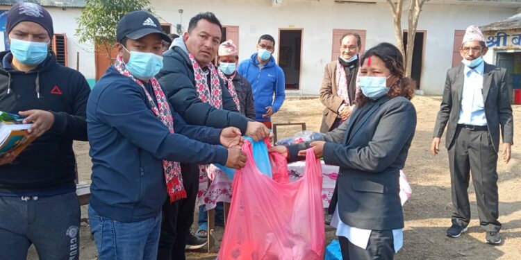 विद्यालयमा पालिखेले गरे सहयोग
