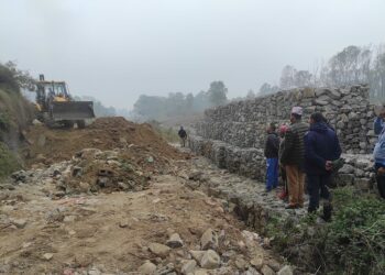 बजारबाट निस्केको ठोस फोहोर व्यवस्थापन गर्दै नगरपालिका